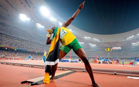 The unmistakable, world-famous pose Usain Bolt Pose, Usain Bolt Quotes, Usian Bolt, Xe Bugatti, Carl Lewis, Field Athletes, Rio Olympics 2016, Usain Bolt, Rio Olympics