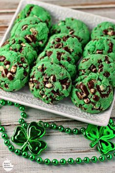 Minty Chip Cake Mix Cookies | Renee's Kitchen Adventures: Easy and festive green cake mix cookies stuffed full of Andes® Creme de Menthe Baking chips! Green Cookies, St Patricks Food, St Patrick Day Snacks, Cookies Stuffed, St Patrick's Day Cookies, Baking Chips, Fete Saint Patrick, Cake Mix Cookie Recipes, St Patricks Day Food