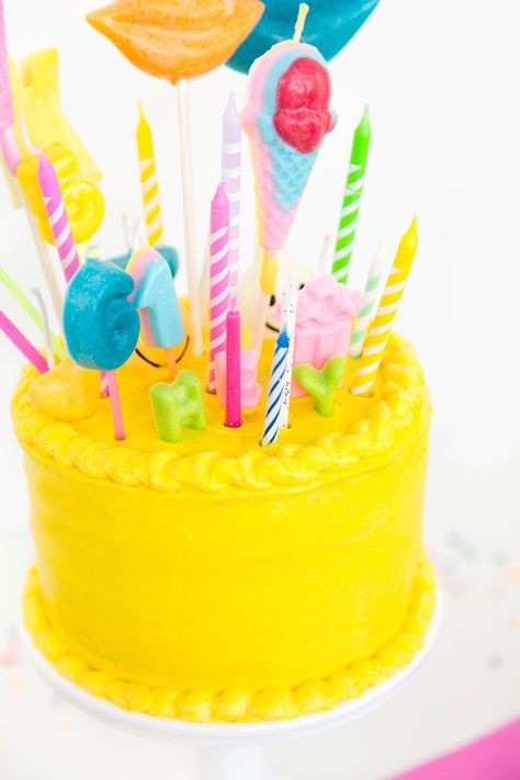 Shaped DIY Birthday Candles! Birthday Candles Diy, Gateaux Cake, Candle Making Kit, Candle Shapes, Clever Diy, Diy Birthday, Birthday Fun, Diy Candles, Diy Party