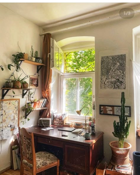 Cottage Desk, Cottagecore Office, New Orleans Apartment, Studio Cottage, Home Wall Decor Ideas, Fairytale Home, Dark Academia Aesthetics, Dream Home Office, Vanity Space