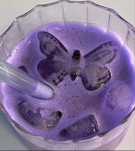 Everything Purple, Purple Drink, Mode Pastel, Must Be Nice, Kue Macaroon, Purple Drinks, Purple Aesthetic Background, Violet Aesthetic, Purple Food