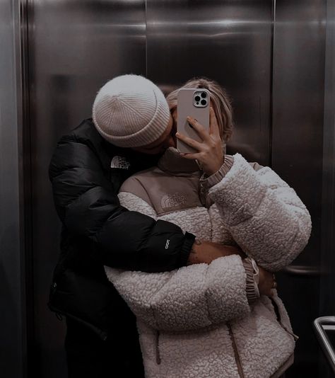 Photos Couple Mignon, Goofy Couples, North Face Puffer Jacket, Couple Picture Poses, The Love Club, Cute Couples Photos, Couples Poses For Pictures, Cute Relationship Goals, Paros