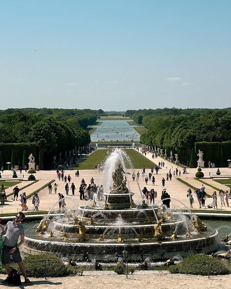 Palace of Versailles ⚜️ #paris #france #mustsee #travel #solotravel #chateaudeversailles #versailles #gardensofversailles Versailles Winter, Visiting Versailles, Versailles Aesthetic, France Versailles, Gardens Of Versailles, Paris Versailles, Castle House Design, Versailles Garden, Versailles France