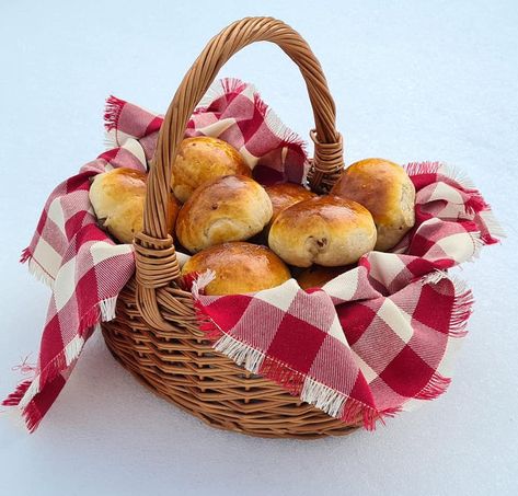 Nordic Recipes, Nordic Recipe, Pastry Display, Cardamom Buns, Scandinavian Heritage, Sweet Buns, Food Png, Food Basket, Winter Salad