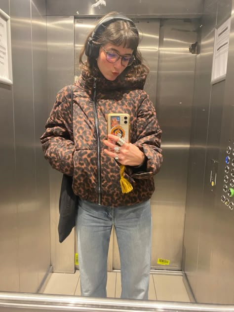 Marshall Headphones Outfit, Marshall Headphones Aesthetic, Headphone Outfit, Cold Clothes, Marshall Headphones, Faye Webster, Baby Bangs, Haircut Inspo, Inspo Fits