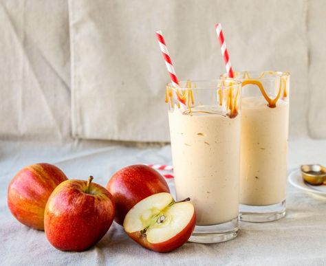 Caramel Apple-Cider Reduction Shakes Apple Shake Recipe, Apple Milkshake, Juice Video, Low Calorie Fast Food, Jus Apel, Healthy Milkshake Recipes, Recipes Juice, Apple Juice Recipe, Healthy Milkshake