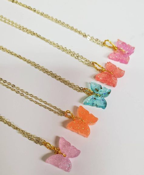 Resin Art Diy, Resin Pendant Diy, Necklaces Etsy, Butterfly Resin, Resin Business, Resin Necklaces, Resin Crafts Tutorial, Diy Resin Projects, Small Butterfly