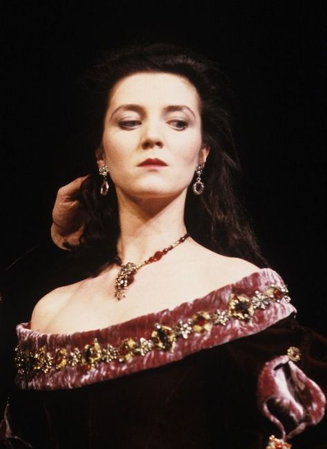 Period Drama Actress, Michelle Fairley, Real Vampires, The Waiting Room, Female Actresses, A King, Period Dramas, To Play, I Know