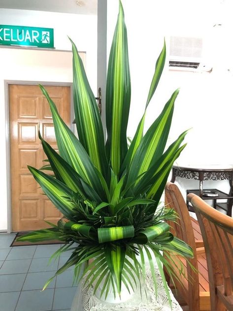 Foliage Flower Arrangements, Arreglos Ikebana, Foliage Arrangements, Contemporary Flower Arrangements, Modern Floral Arrangements, Floral Art Arrangements, Tropical Floral Arrangements, Tropical Flower Arrangements, Easter Flower Arrangements