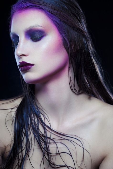 purple contour High Fashion Makeup, Color Contour, Avant Garde Makeup, Purple Makeup, Mermaid Makeup, Make Up Inspiration, Stage Makeup, Contour Makeup, Fantasy Makeup