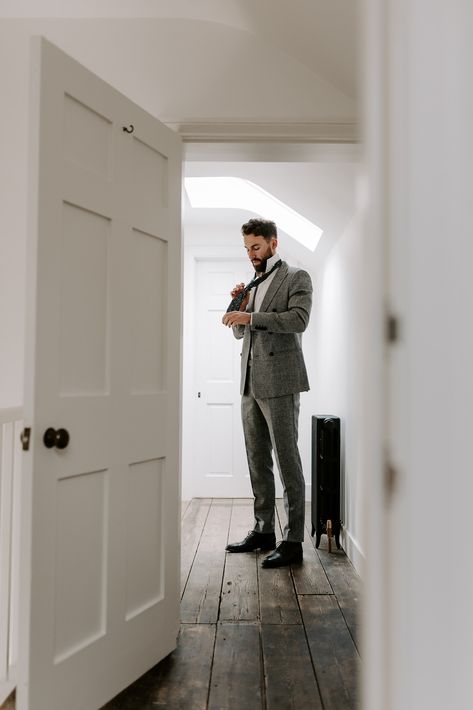 Men Getting Ready Wedding Photos, Groom Wedding Prep Photos, Men’s Getting Ready Photos, Groom Ready Photos, Groom Portraits Groomsmen, Grooms Wedding Photos, Groom Wedding Pictures Photo Ideas, Groom Before Wedding Pictures, Wedding Photography Groom Getting Ready