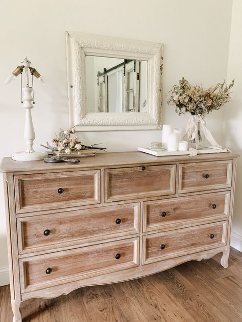 Dresser Top Decor, Bedroom Dresser Styling, Commode Shabby Chic, Dresser Decoration, Dresser Styling, Dresser Decor Bedroom, Large Dresser, Beautiful Dresser, Shabby Chic Dresser