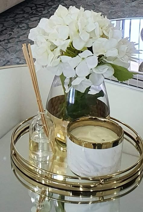 Mirror Tray Decor Ideas, Gold Tray Decor, Mirror Tray Decor, Table Tray Decor, Mirror Dining Table, Coffee Table Decor Living Room, Bathroom Counter Decor, Luxury Mirror, Table Decor Living Room