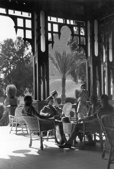 Mena House Hotel (1941) - Cairo, Egypt British India, Egypt Cairo, Old Egypt, Egyptian Pyramids, Egypt History, Pyramids Of Giza, Egyptian History, Cairo Egypt, Magnum Photos