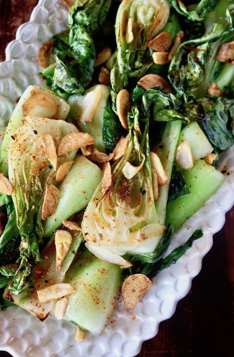 Baby Bok Choy with Crispy Garlic can be made in about 15 minutes, and it's an amazing side dish for almost anything. It's healthy, fresh and packed with delectable flavors. #babybokchoy #bokchoy #stirfry #garlic Crispy Garlic, Sesame Sauce, Elegant Dinner Party, Quick Weeknight Dinners, Elegant Dinner, Diet Tips, Weeknight Dinner, Stir Fry, 15 Minutes