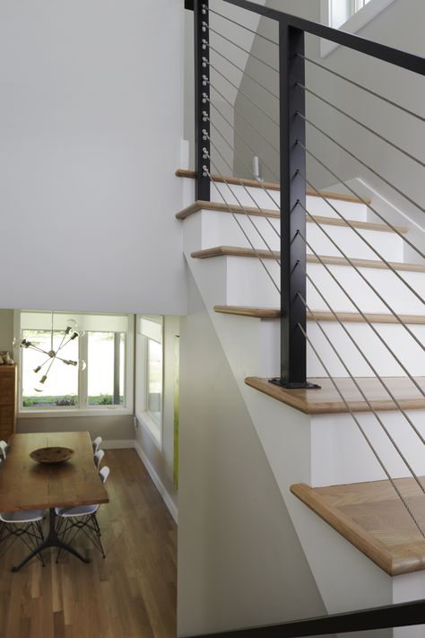 Cable Railing Staircase Interior, Staircase Cable Railing Design, Metal Cable Railings Indoor, Staircase With Cable Railing, Stair Cable Railing Ideas, Indoor Cable Railings For Stairs, Modern Cable Stair Railing, Metal Cable Stair Railing, Black Cable Railing Interior