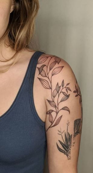 Family Vine Tattoo, Pothos Vine Tattoo, Vine And Branches Tattoo, Pothos Tattoo, Floral Vine Tattoos, But Tattoo, Arm Tattos, Ivy Tattoo, Wrap Around Tattoo