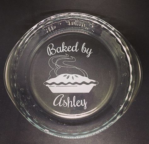 Personalized Pie Dish • FREE SHIPPING Etching Glassware Diy, Etching Diy, Glass Etching Projects, Pie Maker, Baked With Love, Etched Glassware, Silhouette Cameo Tutorials, Glass Engraving, Cricut Craft Room