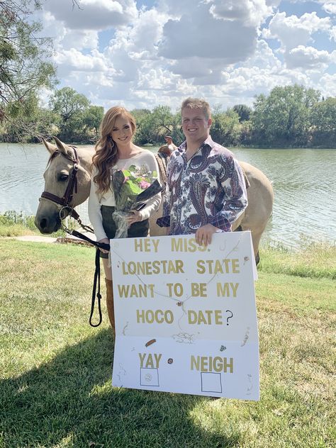 Horse Promposal Ideas, Horse Hoco Proposals, Horse Promposal, Country Promposal, Best Prom Proposals, Hoco Date, Prom Proposal Ideas, Cute Hoco Proposals, Cute Promposals