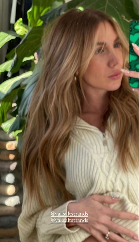 Long Layered Dark Blonde Hair, Honey Gloss Hair, Partial Balayage Blonde Dark Roots, Reverse Balayage With Lowlights, Sun Kissed Bronde Hair, Golden Blonde Brown Hair, Golden Blonde Highlights On Dark Hair, Boliage Hair On Dirty Blonde, Golden Honey Blonde Balayage Brunettes