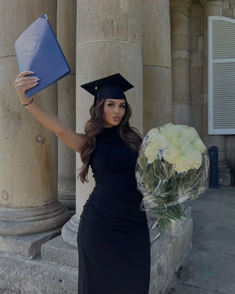 Graduating Aesthetics Girl, Graduation Pictures Diploma, Graduation Hairstyles With Cap Updo, Graduate Aesthetic Girl, Graduation Diploma Aesthetic, Graduation Outfit With Gown, Graduation Pics College, Graduation Photo Hairstyles, Graduation Cap Photos