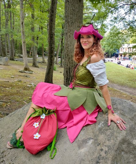 Easy Fairy Dress Diy, Fairy And Gnome Costumes, Flower Fairy Costume Diy, Fairy Ren Faire Costume, Daisy Costume Flower, Renfaire Outfits, Fairy Dress Diy, Flower Costume Diy, Flower Fairy Costume