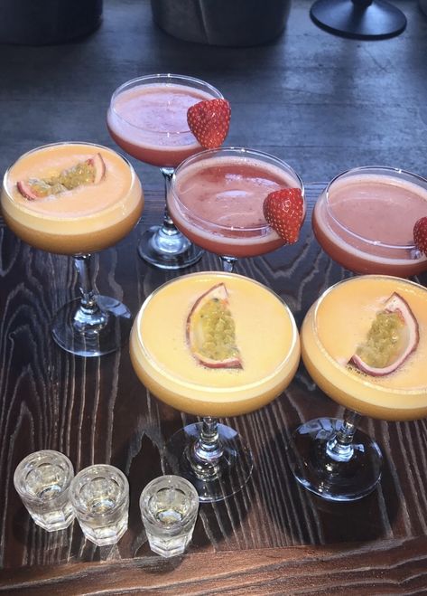 Pretty Drinks Aesthetic, Fruity Martini, Aesthetic Martini, Aesthetic Cocktails, Martini Aesthetic, Strawberry Martini, Aesthetic Drink, Drinks Aesthetic, Fruity Cocktail