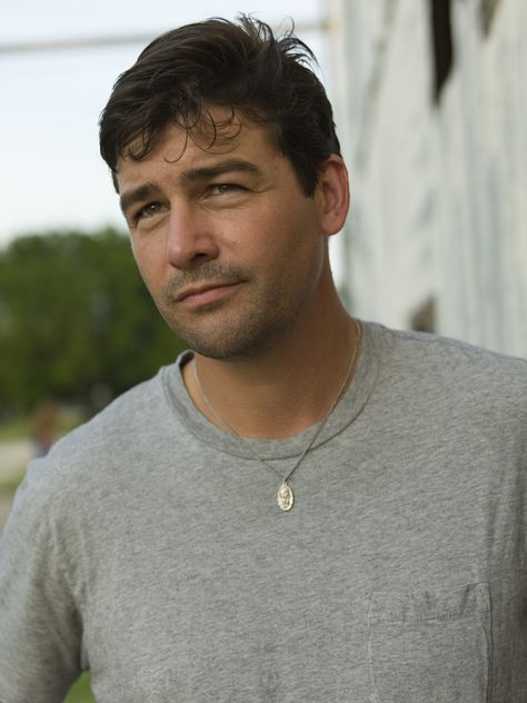 Best Friday Night Lights (TV) Character Kyle Chandler, Coach Taylor, Shu Qi, Clear Eyes, Friday Night Lights, Football Coach, Tv Characters, Man Crush, Good Looking Men