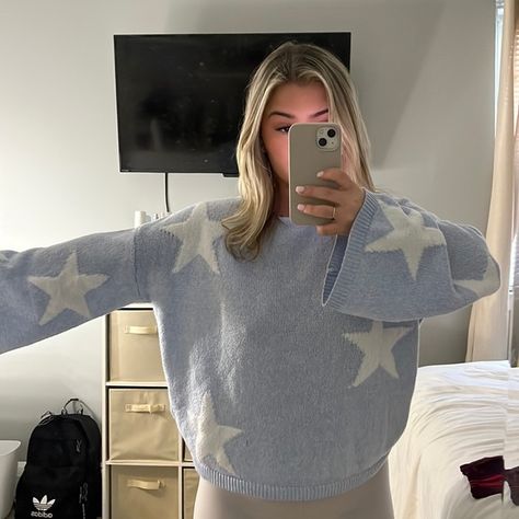 Shein girls star sweater size small Star Jumper Outfit, Star Sweater Outfit, Jumper Outfit, Star Sweater, Stockholm Fashion, Crochet Sweater, Blue Sweaters, Random Stuff, Sweater Outfits