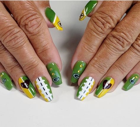 Packers Nails, Sports Themed Nails, Green Bay Packers Nails, Packer Nails, Football Nails, Themed Nails, Green Bay Wisconsin, Fall Football, Nail Inspiration