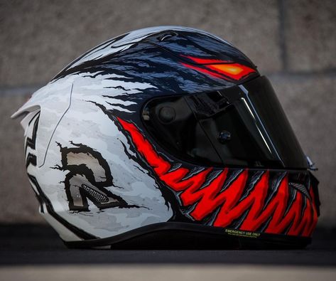 Bike Helmets Motorcycles, Helmates Bike, Biker Helmet Design, Cool Biker Helmets, Cool Motorcycle Helmets Men, Cool Motorcycle Helmets Design, Custom Motorcycle Helmets Paint, Moto Helmet Design, Motorcycle Helmet Paint Ideas