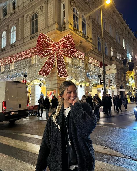 in love with you Vienna 🥹 Vienna In December, Vienna Advent, Vienna Photo Ideas Winter, Vienna December, Vienna Instagram, Vienna Christmas, Instagram Blogging, Aesthetic Photoshoot, London Pictures