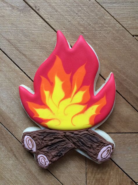 Fire cookie, camping cookie, log cookie, royal icing, wet on wet Cookie Royal Icing, Campfire Cookies, Camping Cookies, Summer Sugar Cookies, Royal Frosting, Cookie Decoration, Royal Iced Cookies, Camping Theme Party, Sugar Cookie Royal Icing