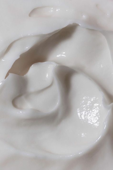 What Is Moisturizer: How It Hydrates Your Skin and How to Choose the Best Formula (If You Need One) (Photo: @ohthewerewolf) Selfcare Essentials, Cosmetic Aesthetic, Regular Skin Care Routine, Sensitive Skin Care Routine, Best Face Moisturizer, Clear Skin Routine, Antiaging Skincare Routine, Ingredients To Avoid, Skincare Guide