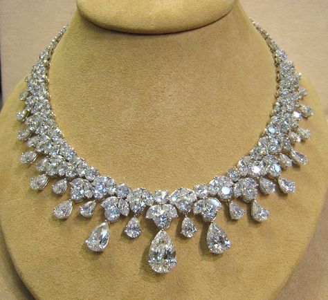 Sreedevi Diamond Jewelry Designs | ... : Diamond Necklace Patterns , Diamond Set jewels , Necklace Designs Diamond Necklace Simple, Diamond Necklace Designs, Simple Diamonds, Expensive Jewelry, Diamond Necklaces, Diamond Pendant Necklace, Gorgeous Jewelry, Stunning Jewellery, Dream Jewelry