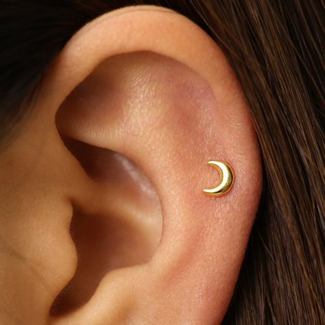 Moon Flat Back Labret 18G/16G Moon Internally Threaded Earring Tragus Stud Flat Back Labret Helix Cartilage Stud Nose Stud - Etsy Minimalist Flat, Piercing Cartilage, Tragus Stud, Tragus Conch, Cartilage Stud, Conch Earring, Studded Flats, Moon Studs, Tragus Earrings