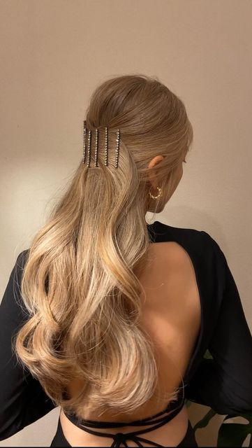 Half Up Half Down Styles Wedding, Wedding Hair Bobby Pins, Night Wedding Hairstyles, Prom Hairstyles With Pins, Rhinestone Half Up Half Down, Bridesma Hairstyles, Prom Hair Blowout Half Up, Fancy Hair Pins Hairstyles, No Extension Hairstyles