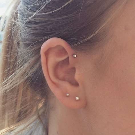 Forward Helix Piercing Stud, Helix And Forward Helix Piercing, Ear Piercing Forward Helix Single, Forward Helix Piercing Ideas, Front Helix Piercing, Helix Piercing Stud, Minimalist Ear Piercings, Piercing Inspiration, Forward Helix Earrings