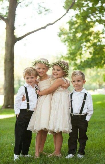 . Vestidos Color Pastel, Summer Wedding Attire, Ring Bearer Flower Girl, Page Boys, Girl Ring Bearer, Flower Girl Ring Bearer, Bearer Outfit, Flower Girl Crown, Girls Ring