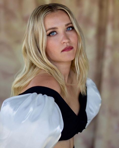 Emily Osment, Behind Blue Eyes, Female Anatomy, Disney Girls, Girl Crush, All About Fashion, Blue Eyes, Beauty Women, Jordan