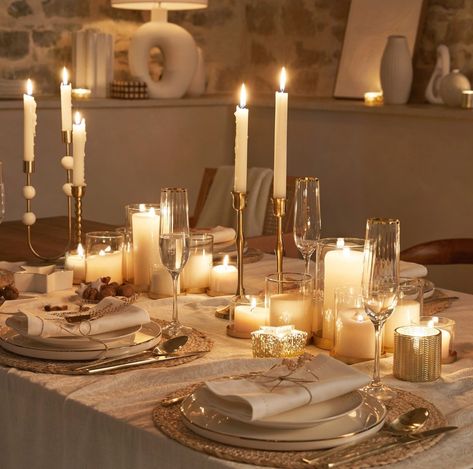 Dream Christmas, European Cottage, Christmas Tablescape, Decor Shopping, Charming House, Christmas Tablescapes, Deco Home, Wedding Table Settings, Decoration Table