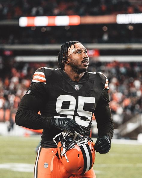 Miles Garrett, Browns Wallpaper, Cleveland Browns Wallpaper, Football Drip, Myles Garrett, Night Show, Cleveland Browns, American Football, Cleveland