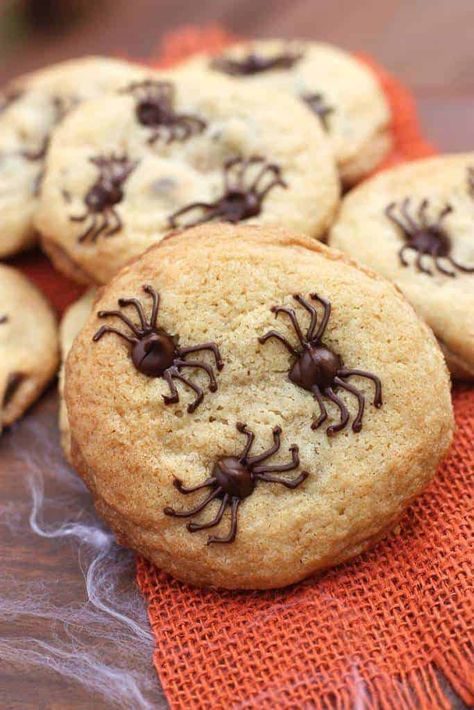 Easy Baking For Kids, Easy Halloween Cookies Recipes, Plat Halloween, Easy Halloween Cookies, Bolo Halloween, Halloween Cookie Recipes, Spider Cookies, Halloween Cookie, Oreo Pops