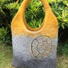 Spa Art, Felted Bags, Felted Projects, Felt Bags, Felt Tote, Felted Handbags, Felt Pictures, Felt Wool, Wet Felt