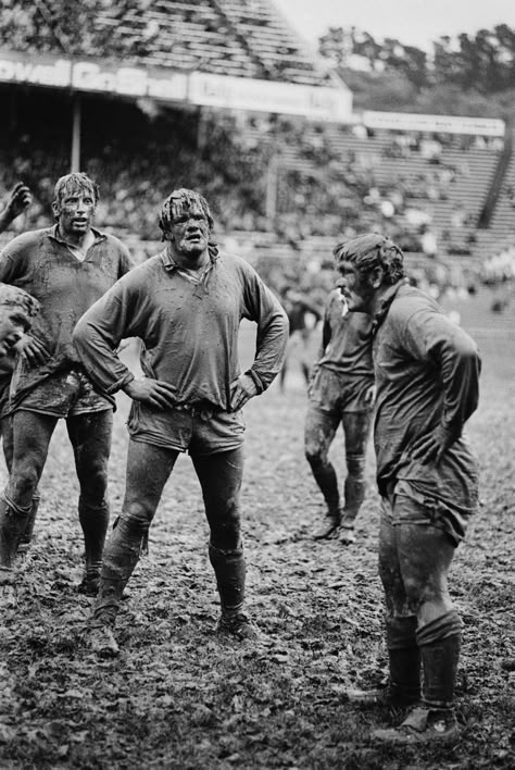 35 of rugby's most iconic pictures - Wales Online Francis Aesthetic, New Zealand Pictures, Rugby Aesthetic, Rugby Photos, Rugby Art, Rugby Poster, Rugby Uniform, Rugby Vintage, Irish Rugby