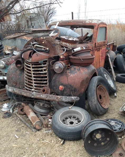 Car Rugs, Junkyard Cars, Rust In Peace, Rusty Cars, Old Truck, T Bucket, Power Wagon, Toyota Trucks, Abandoned Cars