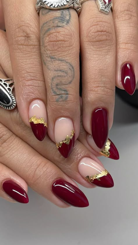 Nude Winter Nails, Gold Foil Nails, Red Wedding Nails, Trendy Winter Nails, Dark Pink Nails, Red And Gold Nails, Autumn Looks, Gold Acrylic Nails, Wow Nails