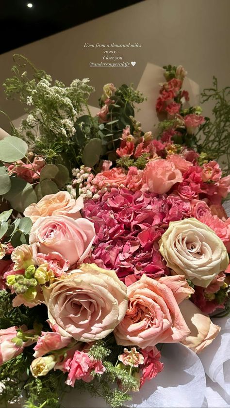 Flower Bouquet Ig Story, Boyfriend Flower Bouquet, Flower Bouquet Caption, Gift Captions Instagram, Bouquet Instagram Story, Flower Ig Story, Flowers Story Instagram, Flowers Insta Story, Text For Story