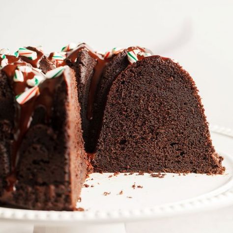 Peppermint Mocha Bundt Cake Peppermint Mocha Cake, Mocha Bundt Cake, Chocolate Decadence, Banana Split Cake, Mocha Cake, Yummy Deserts, Holiday Cake, Handle The Heat, Chewy Brownies