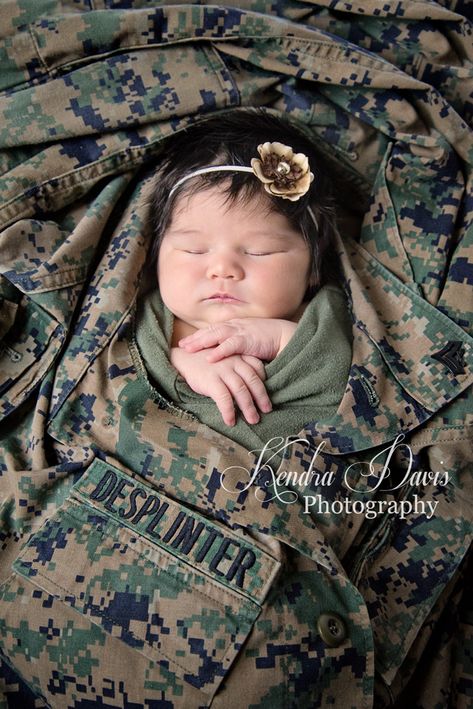 NIÑOS....❤ Military Baby Pictures, Usmc Baby, Marine Baby, Military Baby, Baby Boy Newborn Photography, Foto Newborn, Military Photography, Newborn Photography Boy, Newborn Photo Shoot